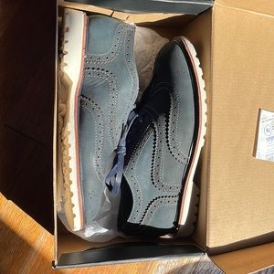 KENNETH COLE BOYS SIZE 5 wing tip shoes NAVY